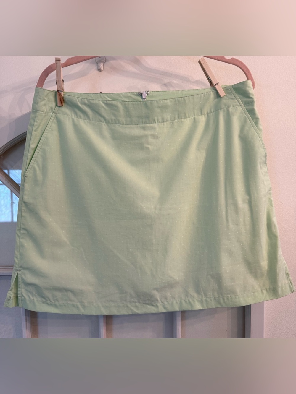 Lady Hagen Essentials Light Green Dotted Golf Skort Size 10 Preppy Coastal